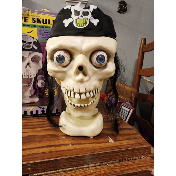 Vintage Fun‎ World Electronic Drop Eye Skeleton Pirate Decor Halloween. Works.
